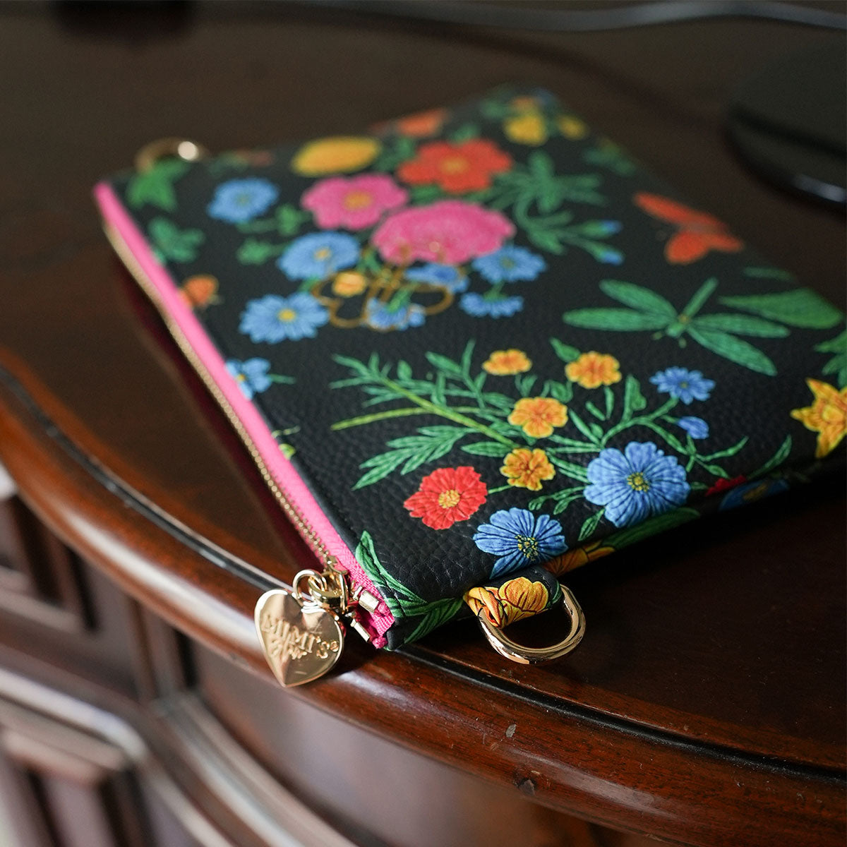 Lia Pouch Floral Black