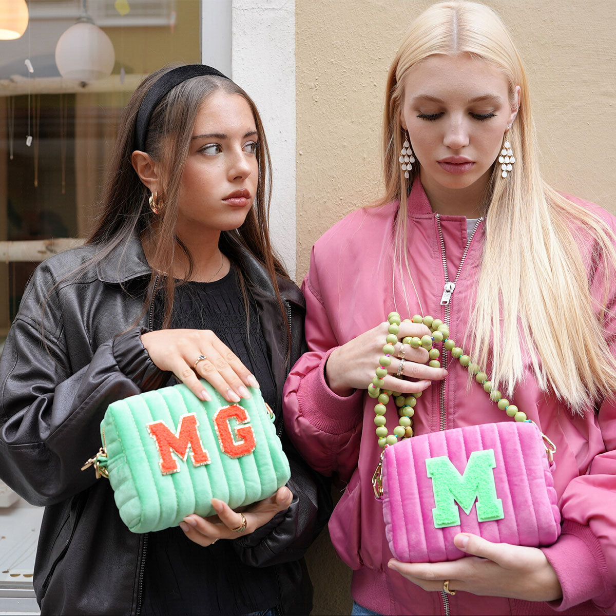 Lola Samt Tasche Magenta