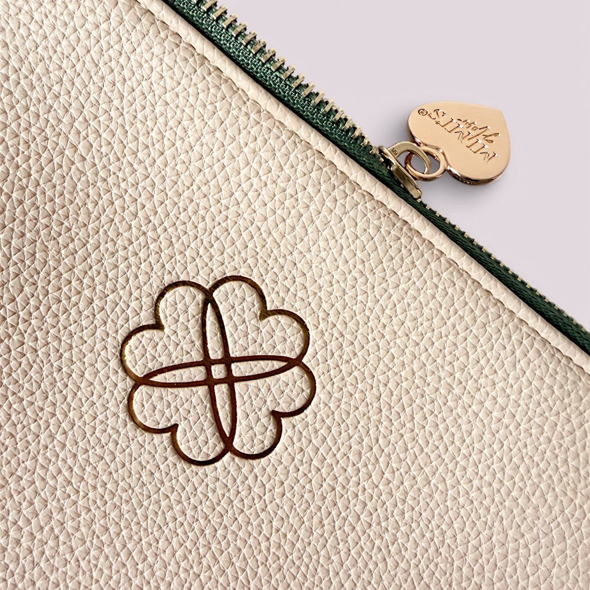 Lia Pouch Puder Beige