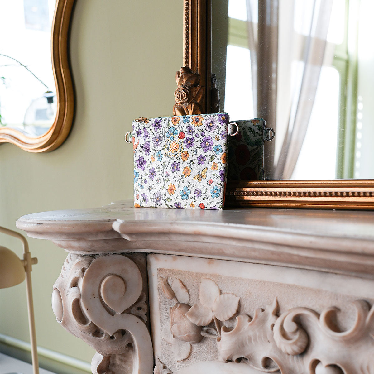 Lia Pouch Floral Creme