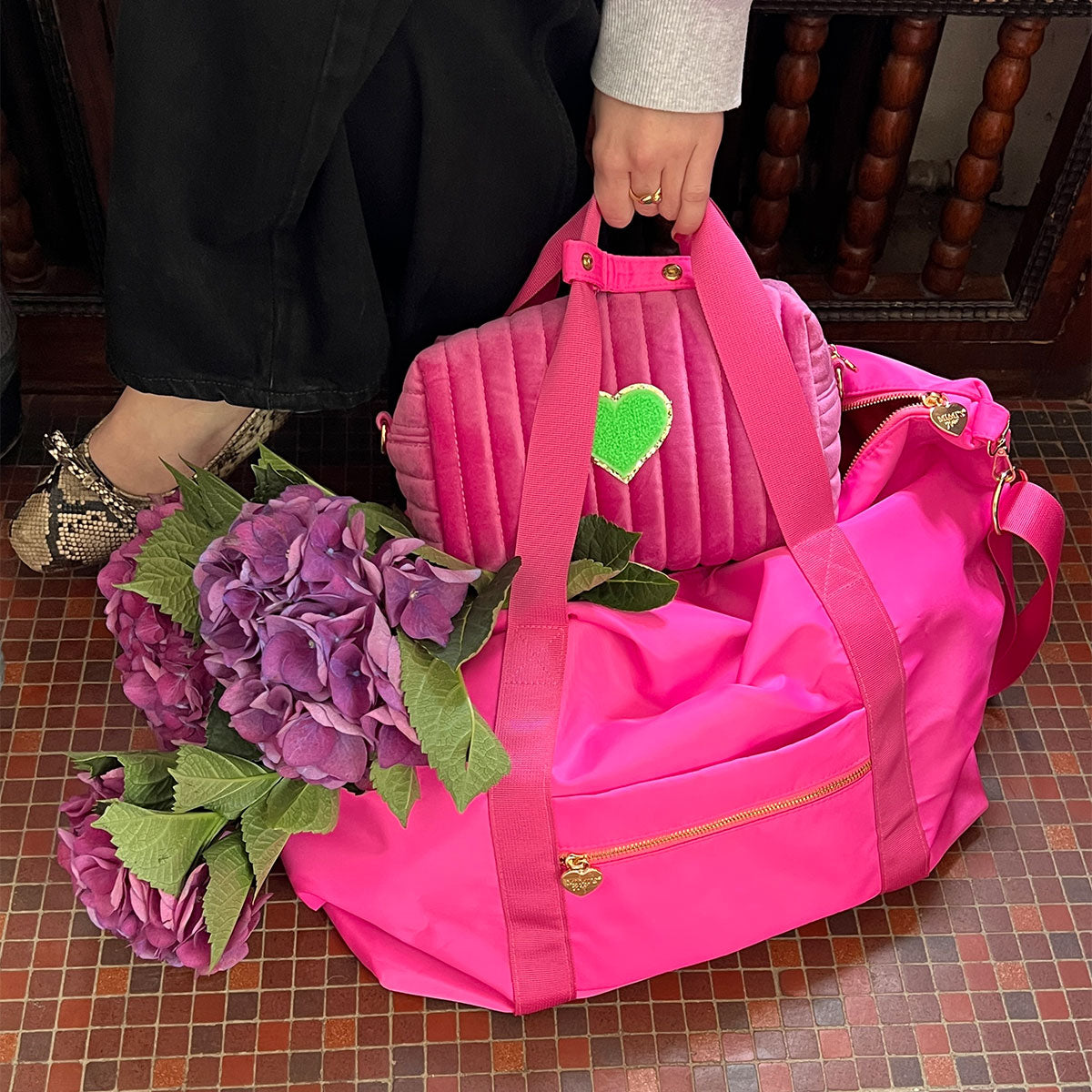 Lola Samt Tasche Magenta