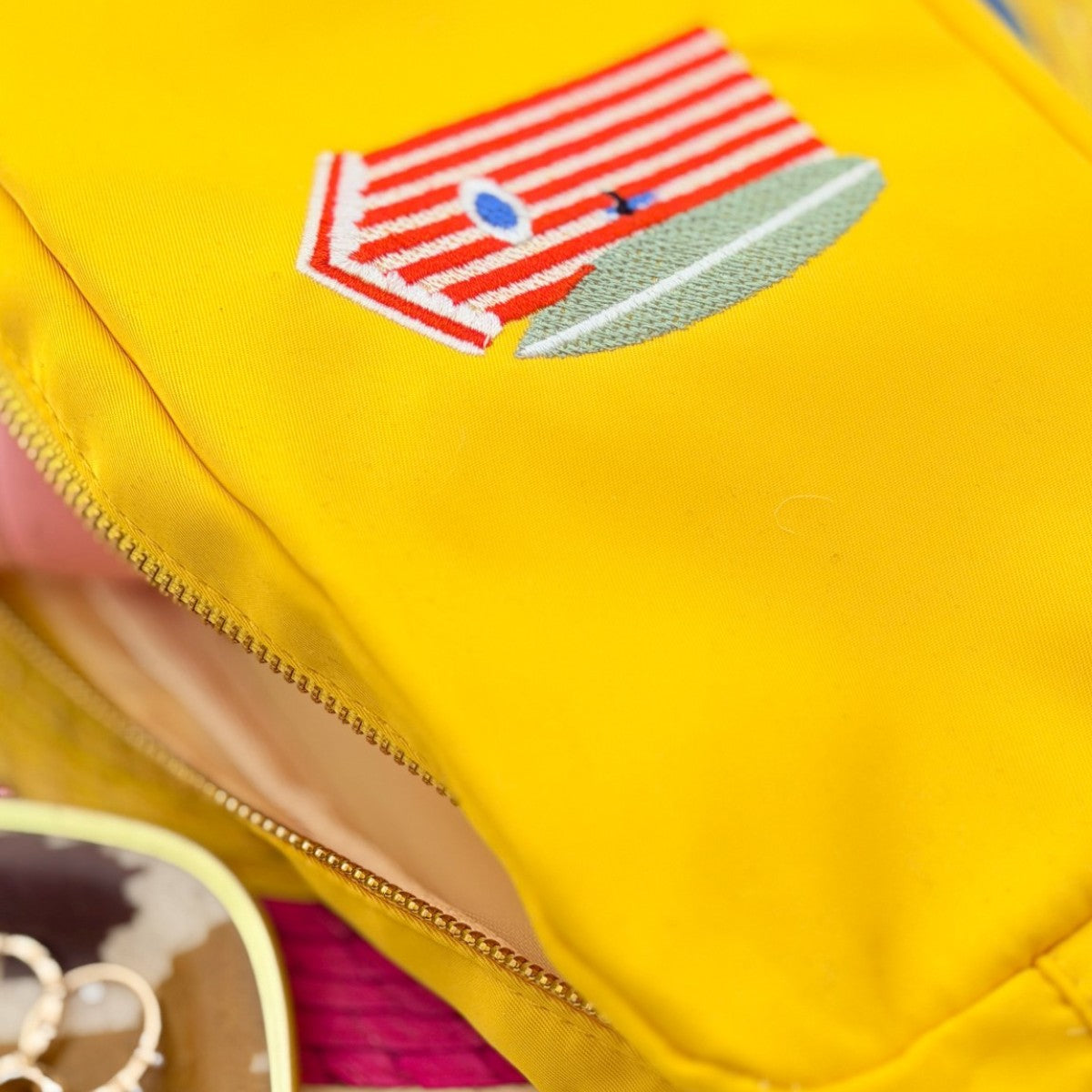 Handbestickte Pouch Beach Hut Mustard
