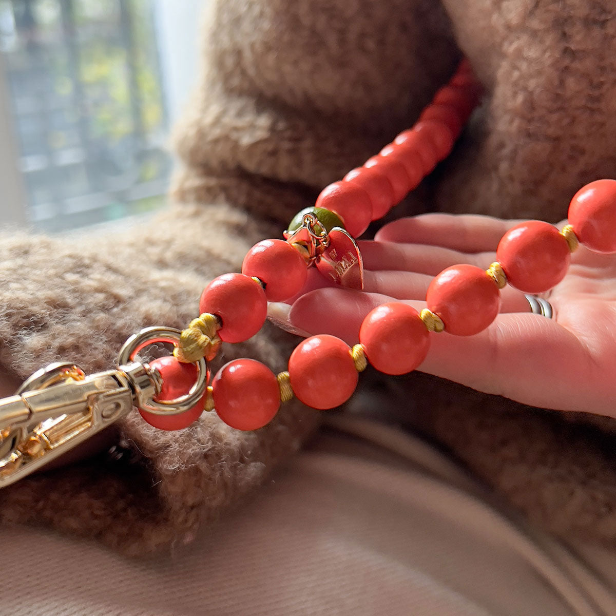 Handykette Holzperlen Hagebutte