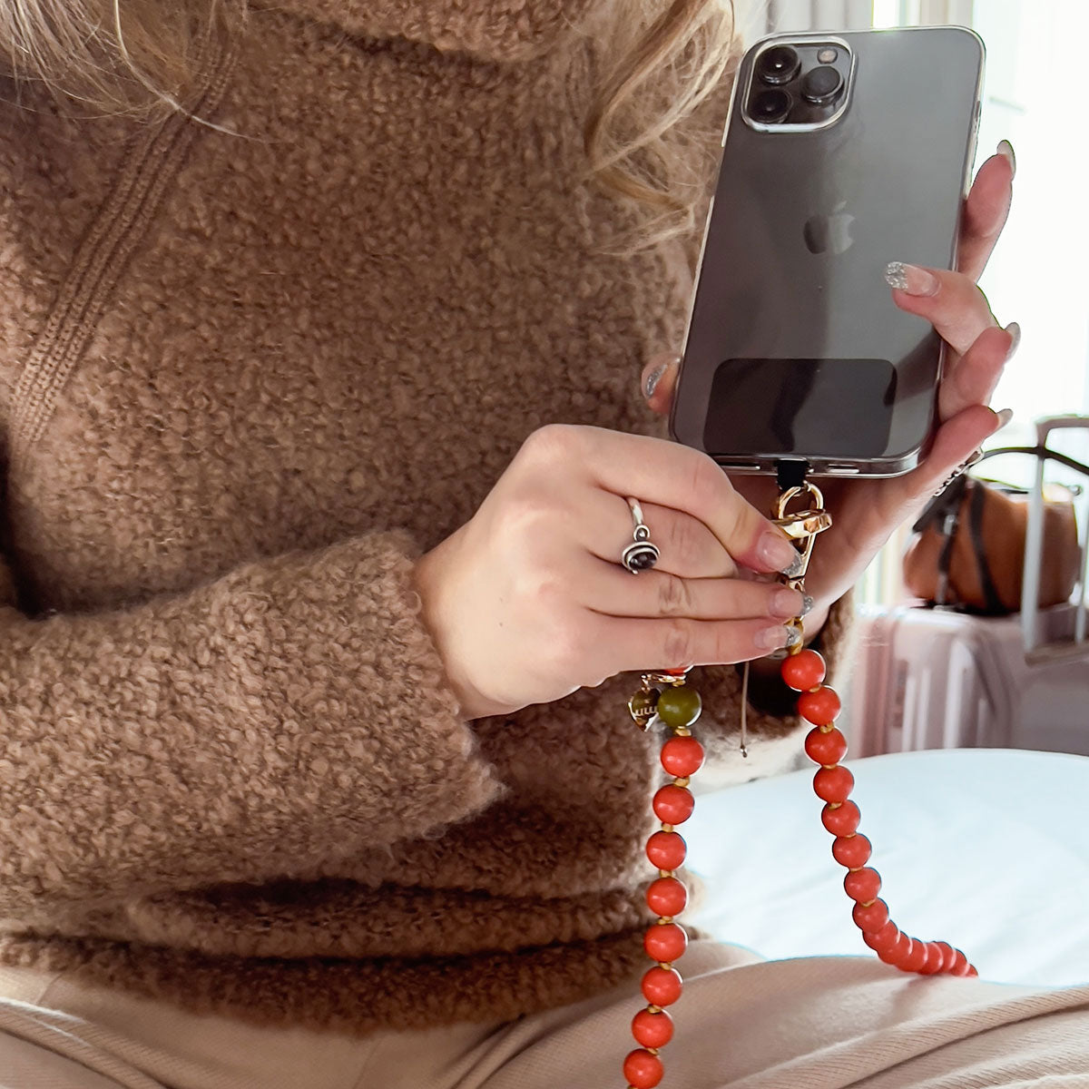 Handykette Holzperlen Hagebutte