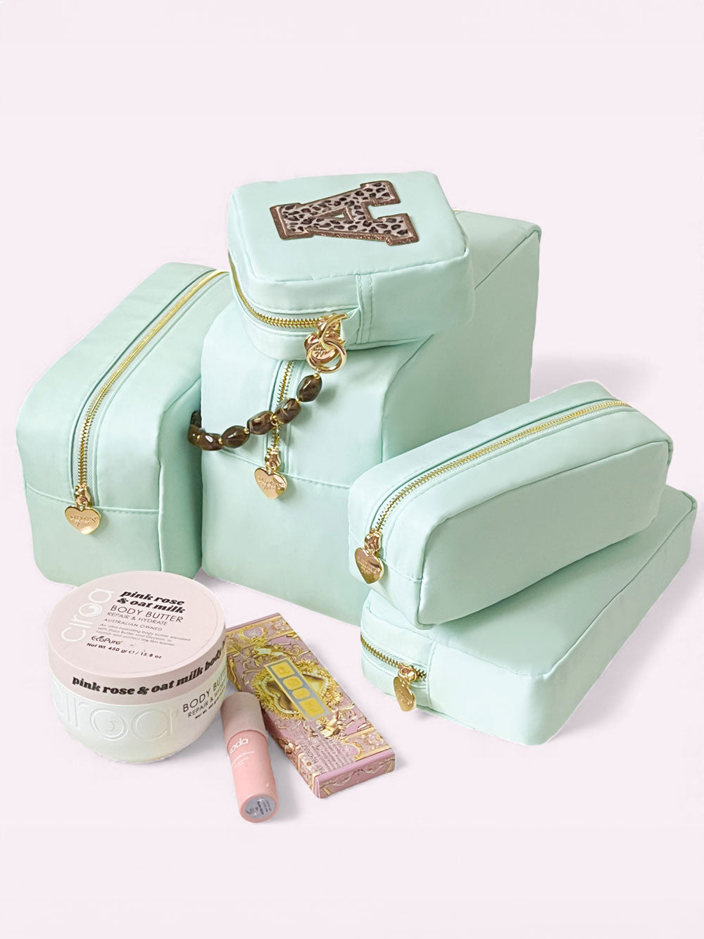 Edle, wasserabweisenden Kosmetik- und Reisetaschen in bunten Farben , die als Basis für DIY Personalisierung mit Sticker Patches dienen