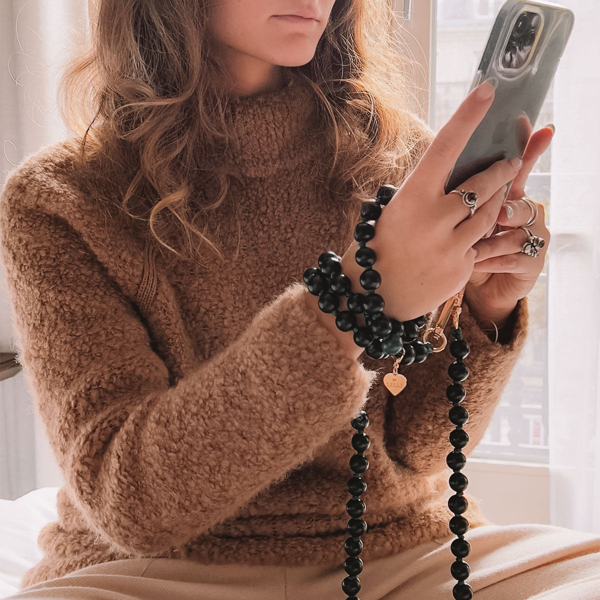 Handykette Holzperlen Pflaume