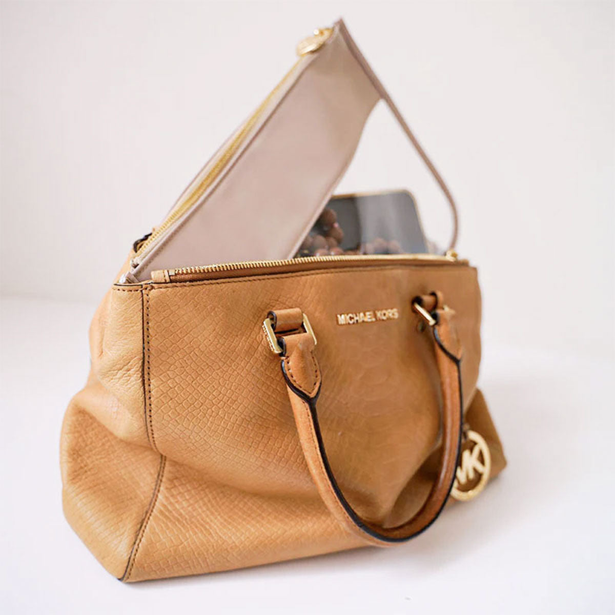 Cora Transparente Clutch Puder Beige