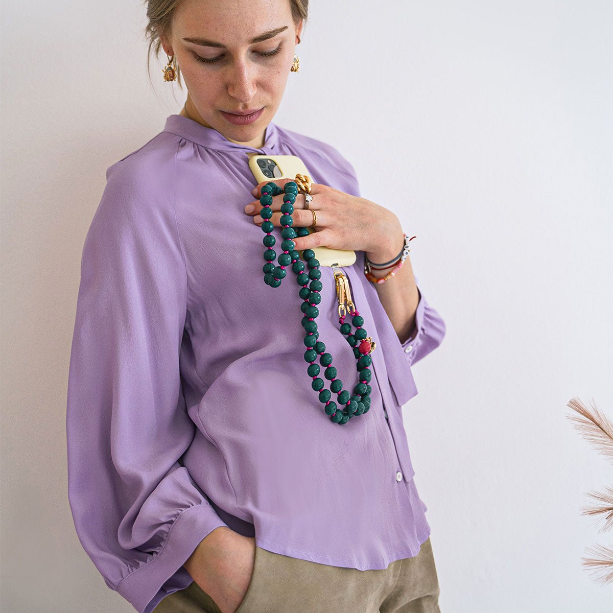 Handykette Holzperlen Samtgrün