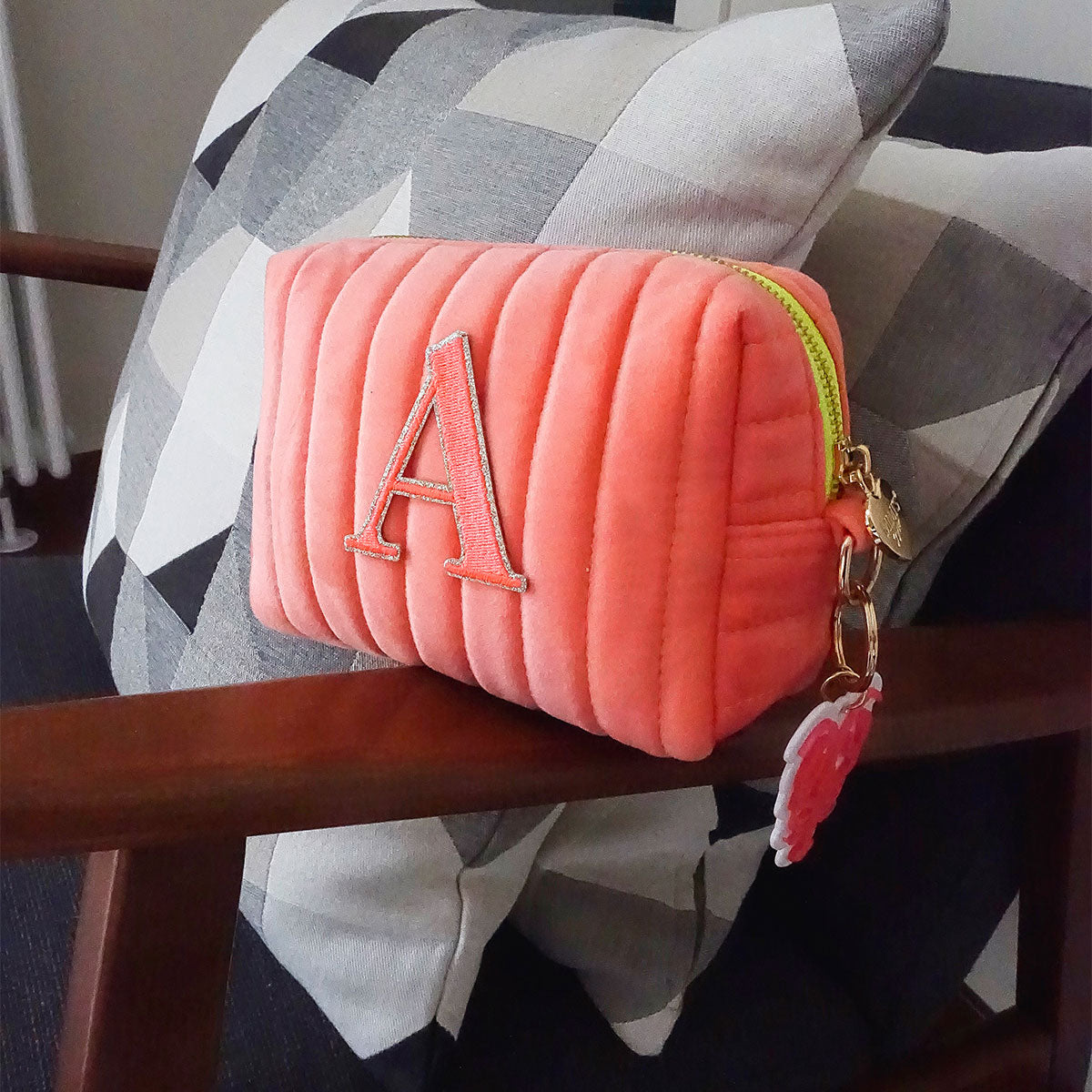 Glitzer Buchstaben Mimi's Serif Neon Orange