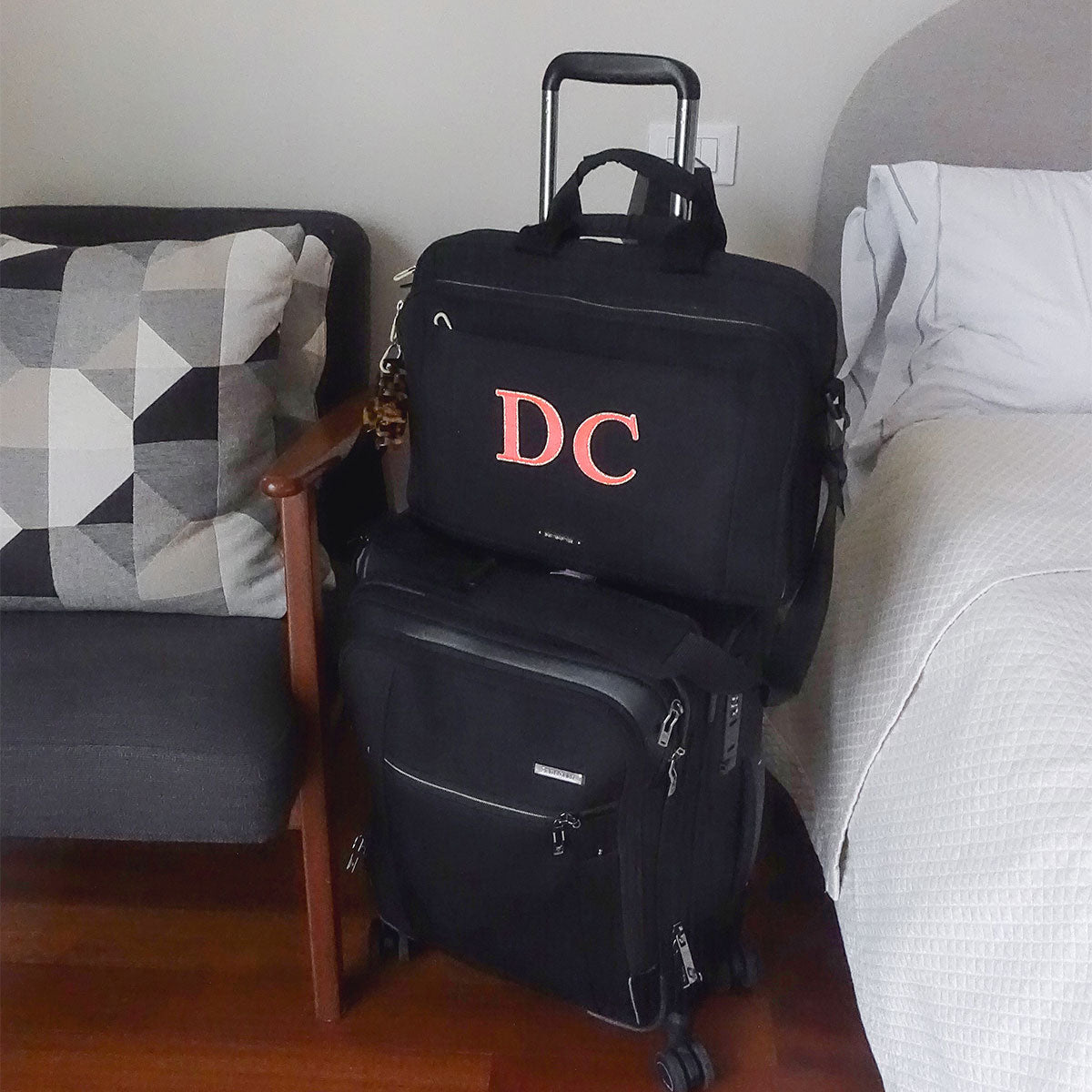 Glitzer Buchstaben Mimi's Serif Neon Pink