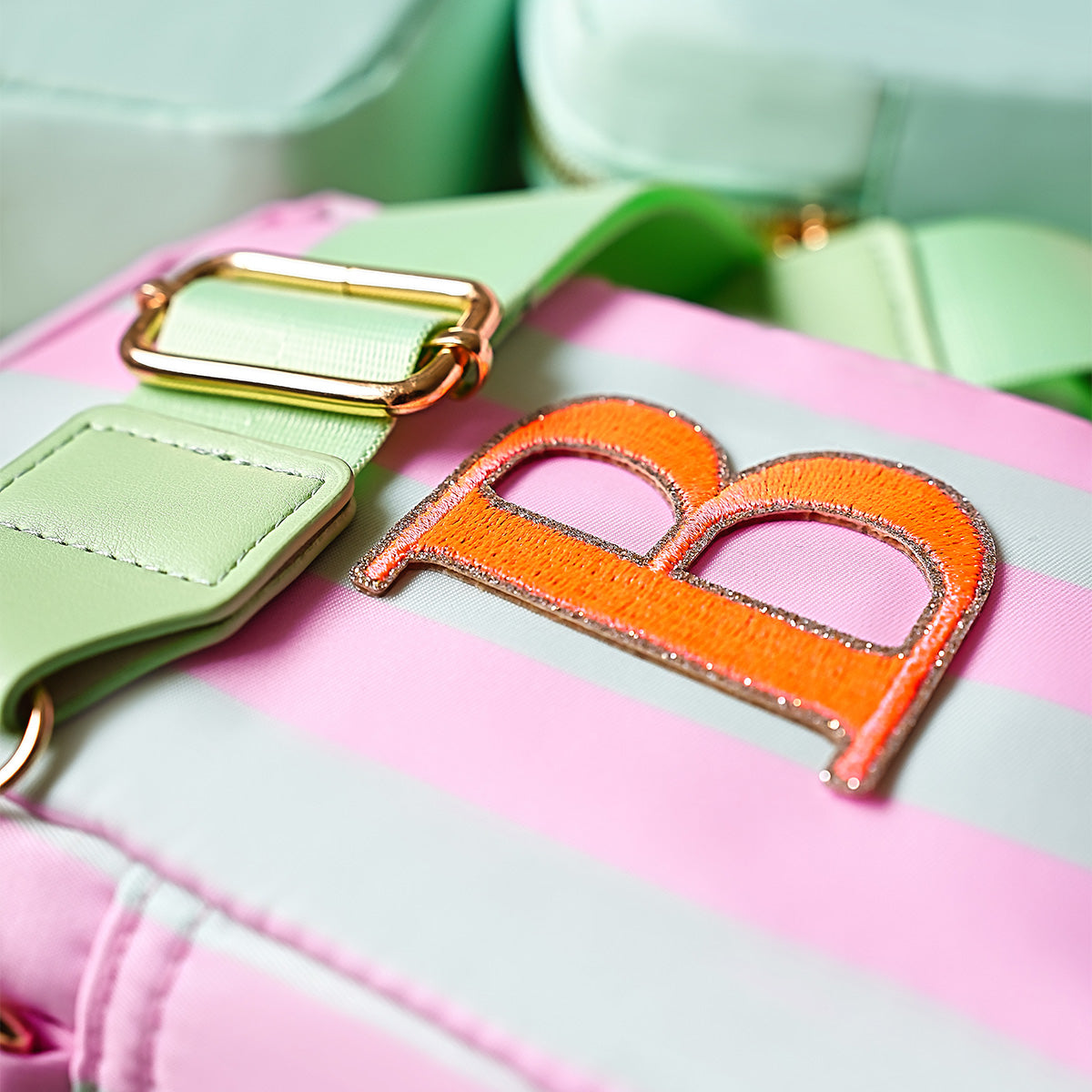 Glitzer Buchstaben Mimi's Serif Neon Orange