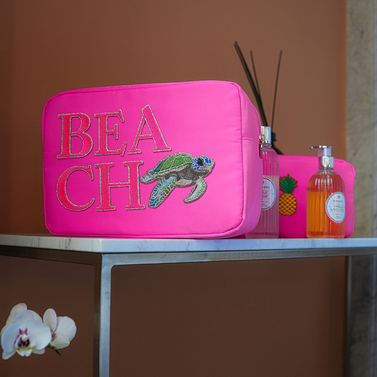 Ava Kulturbeutel Neon Pink