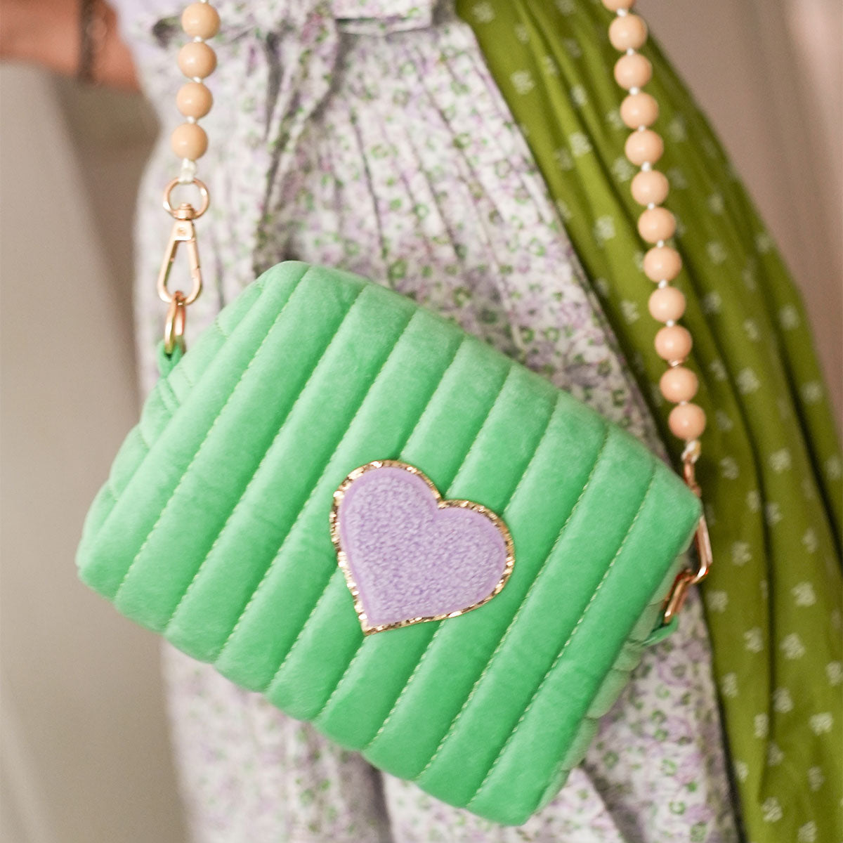 Lola Samt-Tasche Apfel Grün
