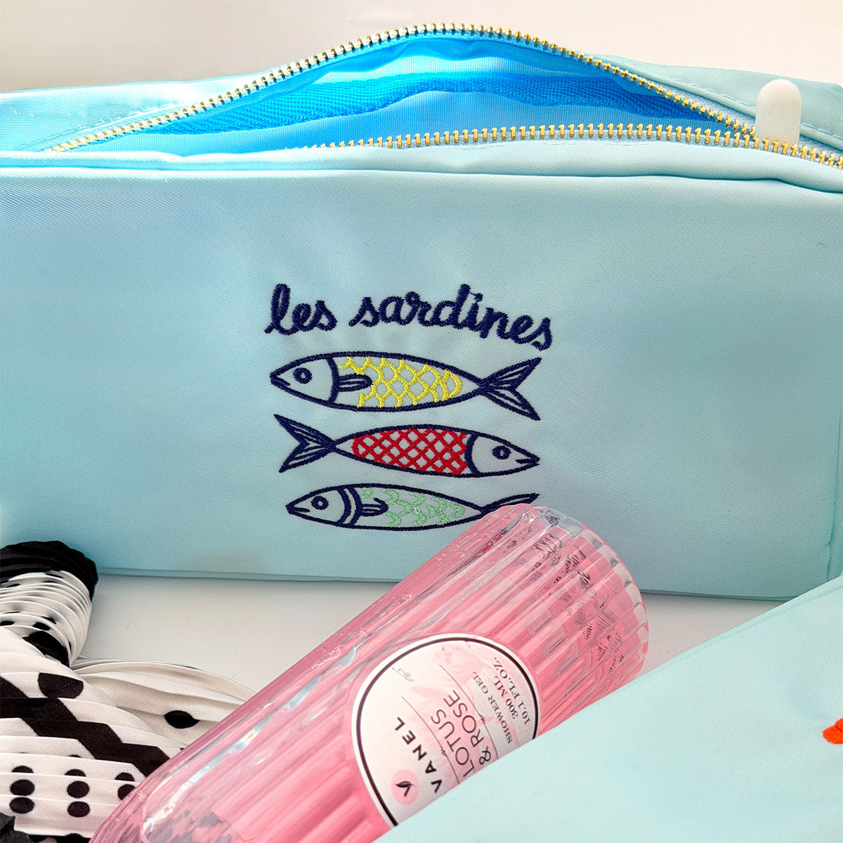 Handbestickte Pouch Les Sardines Aqua