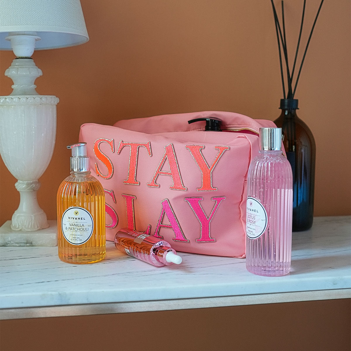 Glitzer Buchstaben Mimi's Serif Neon Pink