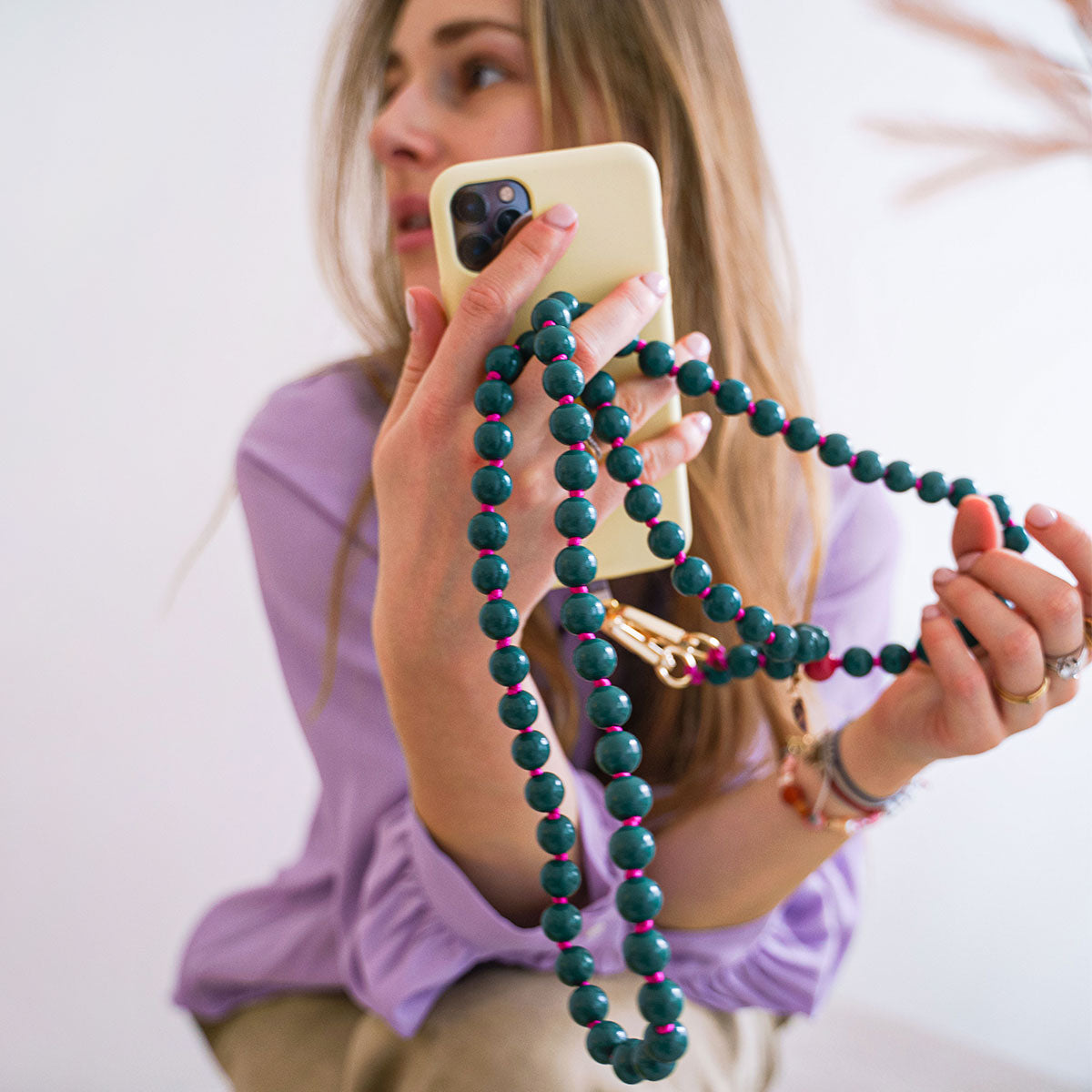 Handykette Holzperlen Samtgrün
