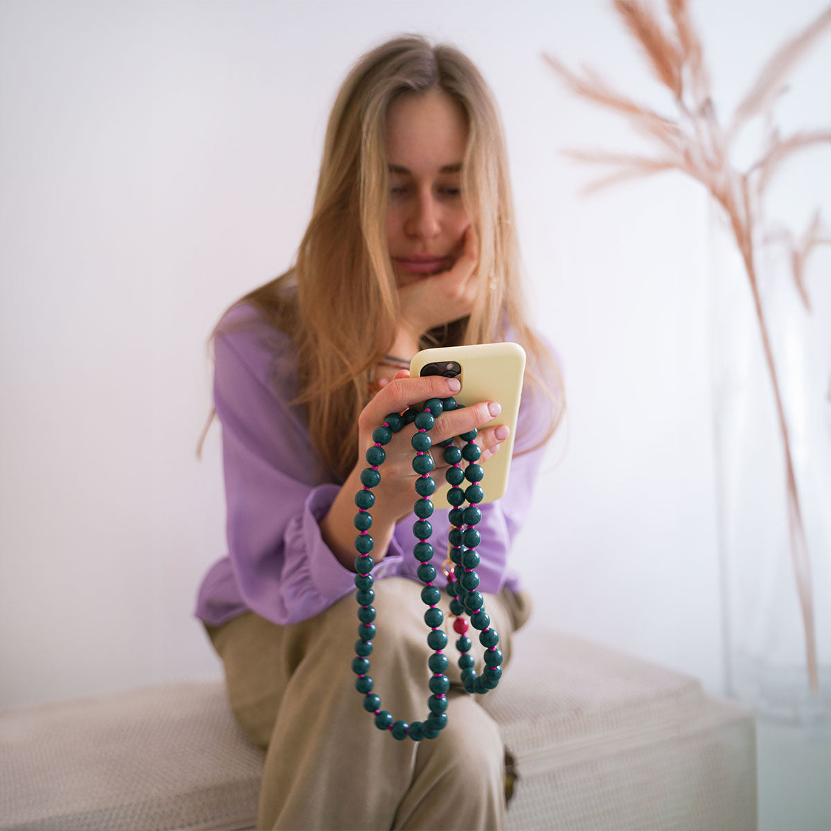 Handykette Holzperlen Samtgrün
