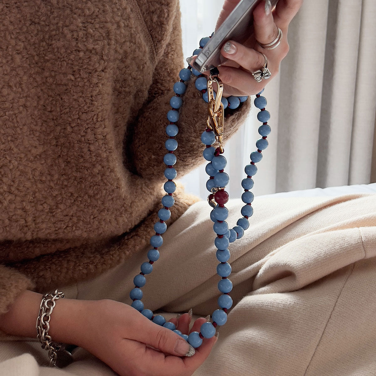 Handykette Holzperlen Taubenblau